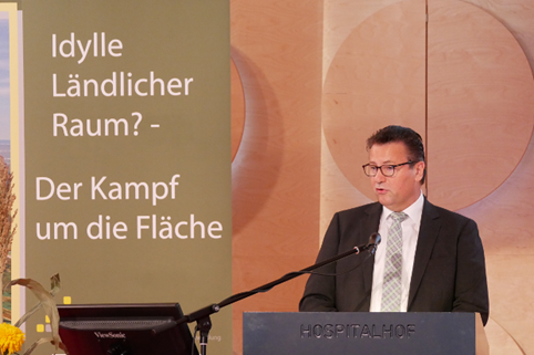 MdL Peter Hauk, Minister für Ländlichen Raum und Verbraucherschutz Baden-Württemberg, hält den Impuls- und Keynote-Vortag